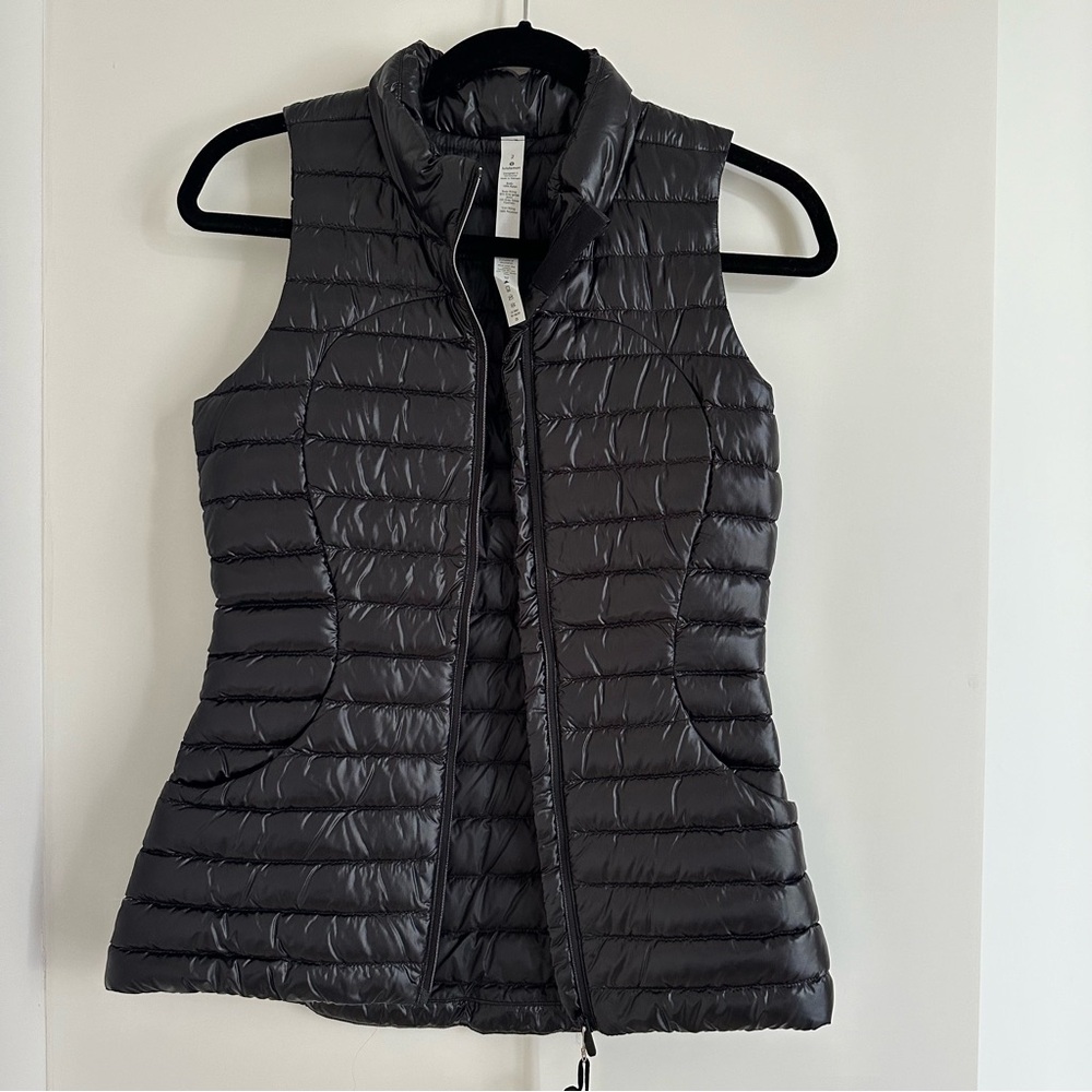 LULULEMON Pack it Down black vest size 2. NWT
